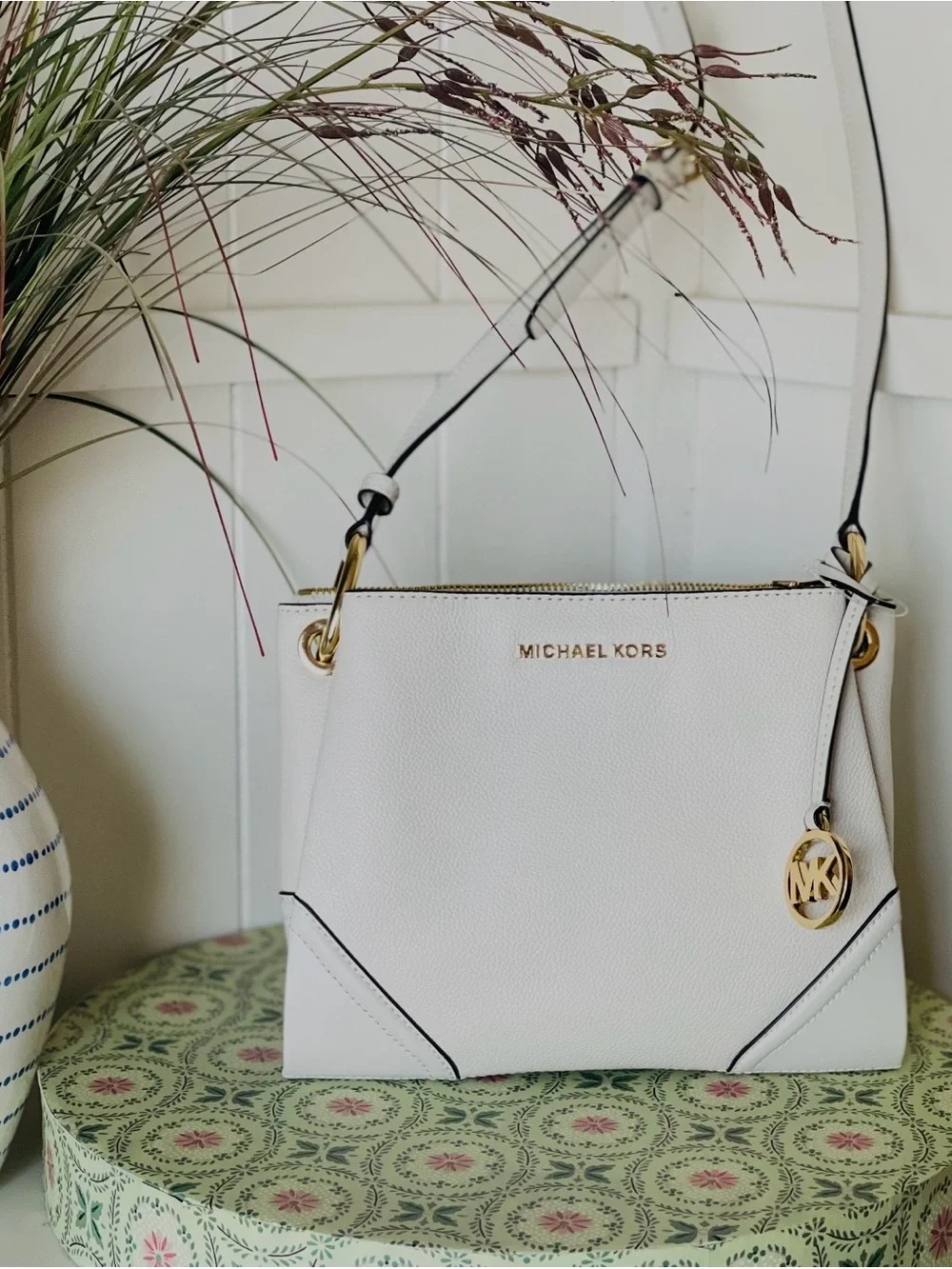 Michael Kors White Leather Shoulder Bag with Gold Accents
